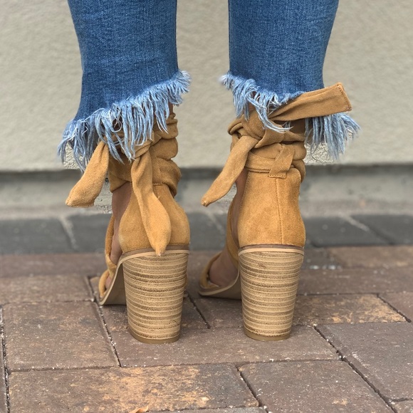 Bombay Genuine Ankle Wrap Ties Block Heel Sandal - Picture 6 of 8